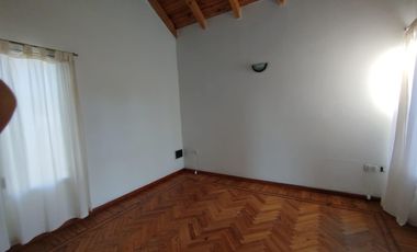 VENTA CASA 2/3 DOMIRTORIOS 2 BAÑOS EN PAGO CHICO. GRAN LOTE PARQUIZADO