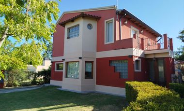 VENTA CASA 2/3 DOMIRTORIOS 2 BAÑOS EN PAGO CHICO. GRAN LOTE PARQUIZADO