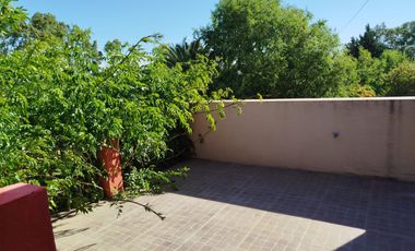 VENTA CASA 2/3 DOMIRTORIOS 2 BAÑOS EN PAGO CHICO. GRAN LOTE PARQUIZADO