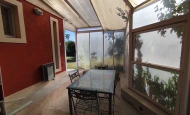 VENTA CASA 2/3 DOMIRTORIOS 2 BAÑOS EN PAGO CHICO. GRAN LOTE PARQUIZADO