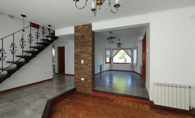 VENTA CASA 2/3 DOMIRTORIOS 2 BAÑOS EN PAGO CHICO. GRAN LOTE PARQUIZADO