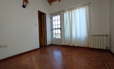VENTA CASA 2/3 DOMIRTORIOS 2 BAÑOS EN PAGO CHICO. GRAN LOTE PARQUIZADO