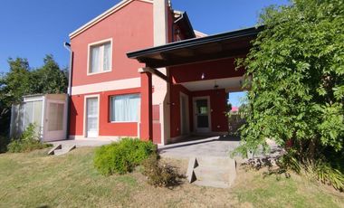 VENTA CASA 2/3 DOMIRTORIOS 2 BAÑOS EN PAGO CHICO. GRAN LOTE PARQUIZADO
