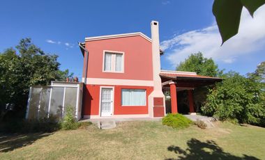 VENTA CASA 2/3 DOMIRTORIOS 2 BAÑOS EN PAGO CHICO. GRAN LOTE PARQUIZADO