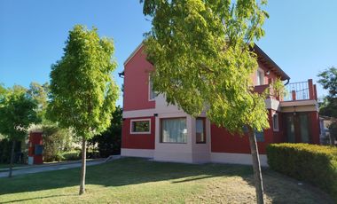 VENTA CASA 2/3 DOMIRTORIOS 2 BAÑOS EN PAGO CHICO. GRAN LOTE PARQUIZADO