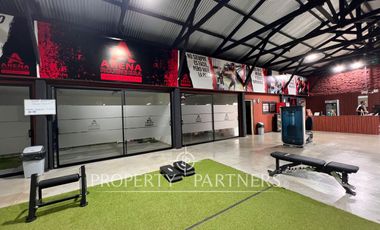 Gran centro deportivo en operación a puerta cerrada