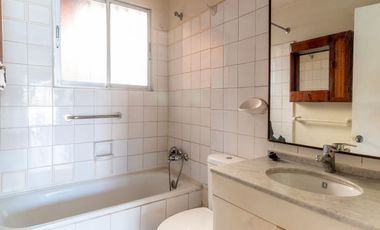 Oportunidad - Se vende casa muy cerca del metro Trinidad. Esquina Avenida Trinidad / Perú