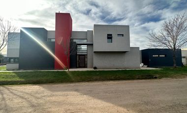 VENTA - CASA - COUNTRY ALTOS DE LA RIBERA