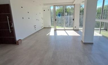 Oficina en alquiler,  Cerro de las Rosas, Zona Norte
