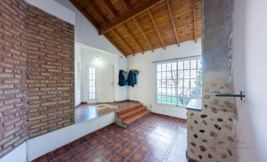 VENTA CASA  - 4 DORMITORIOS - General Fernandez Oro