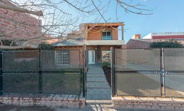 VENTA CASA  - 4 DORMITORIOS - General Fernandez Oro