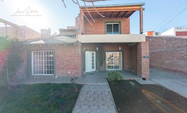 VENTA CASA  - 4 DORMITORIOS - General Fernandez Oro
