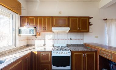 VENTA CASA  - 4 DORMITORIOS - General Fernandez Oro