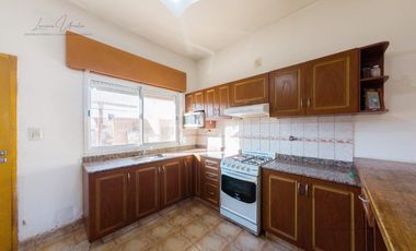 VENTA CASA  - 4 DORMITORIOS - General Fernandez Oro