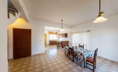 VENTA CASA  - 4 DORMITORIOS - General Fernandez Oro