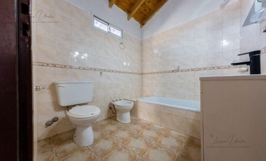 VENTA CASA  - 4 DORMITORIOS - General Fernandez Oro