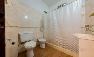 VENTA CASA  - 4 DORMITORIOS - General Fernandez Oro