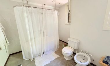 Beccar, lindísima Casa en alquiler, 5 dormitorios, jardín, pileta