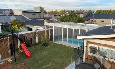 VENTA CASA CON DPTO CALLE ELORDI AL 600. Bº UNION RESIDENCIAL PLOTTIER NEUQUEN