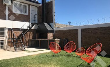 VENTA CASA CON DPTO CALLE ELORDI AL 600. Bº UNION RESIDENCIAL PLOTTIER NEUQUEN