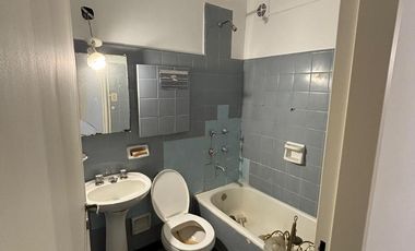 Local con vivienda, ampliable a un gran local. Olivos.