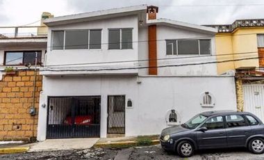 Casa en Venta con 5 recámaras en Las Américas, Naucalpan de Juarez