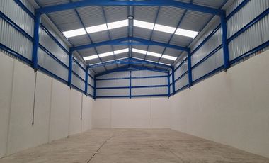 Bodega comercial de 300 m² en renta, en San José el Alto, Querétaro