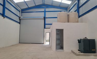 Bodega comercial de 300 m² en renta, en San José el Alto, Querétaro