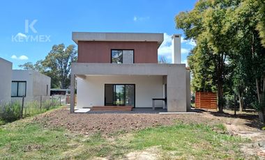 Casa en venta Santa Elisa - Pilar del Este
