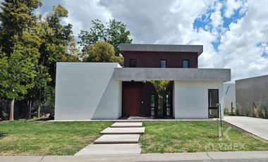 Casa en venta Santa Elisa - Pilar del Este