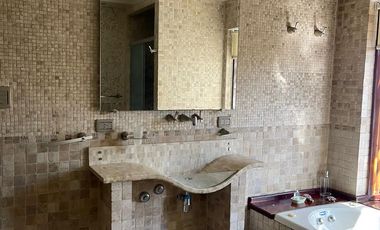 CASA EN VENTA EN BURZACO