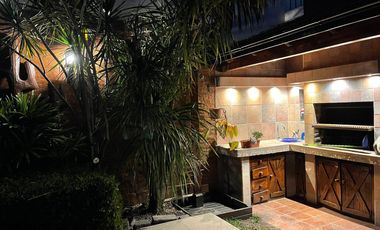 CASA EN VENTA EN BURZACO