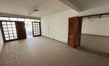 Casa en venta- Barrio G. Lehmann