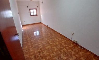 Casa en venta- Barrio G. Lehmann