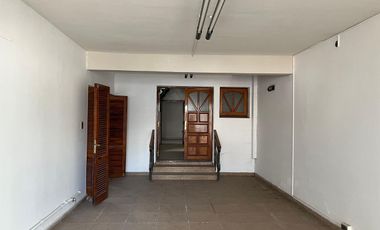 Casa en venta- Barrio G. Lehmann