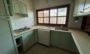 Casa en venta- Barrio G. Lehmann