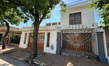 Casa en venta- Barrio G. Lehmann