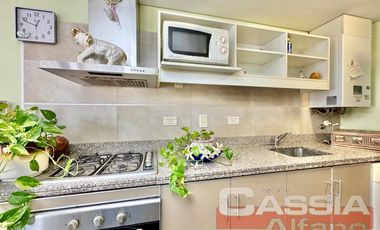 DEPARTAMENTO IMPECABLE ESTADO 4 AMBIENTES, COCHERA DOBLE, BALCON Y AMENITIES