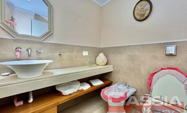 DEPARTAMENTO IMPECABLE ESTADO 4 AMBIENTES, COCHERA DOBLE, BALCON Y AMENITIES