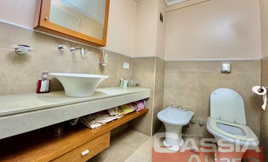 DEPARTAMENTO IMPECABLE ESTADO 4 AMBIENTES, COCHERA DOBLE, BALCON Y AMENITIES