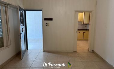 ALQUILER Casa 3 Ambientes Con Cochera y Patio- Moreno Sur