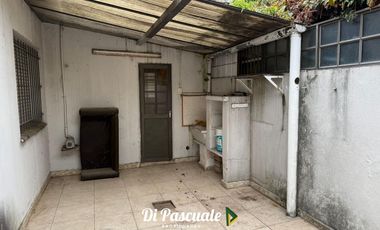 ALQUILER Casa 3 Ambientes Con Cochera y Patio- Moreno Sur