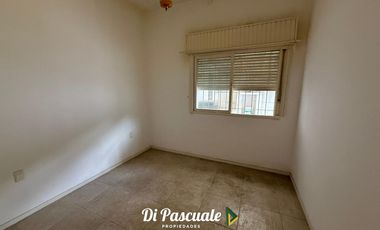 ALQUILER Casa 3 Ambientes Con Cochera y Patio- Moreno Sur