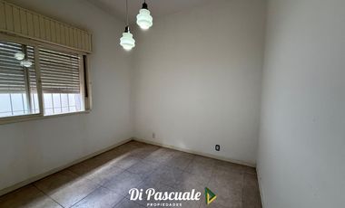 ALQUILER Casa 3 Ambientes Con Cochera y Patio- Moreno Sur