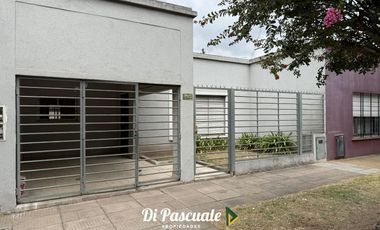 ALQUILER Casa 3 Ambientes Con Cochera y Patio- Moreno Sur
