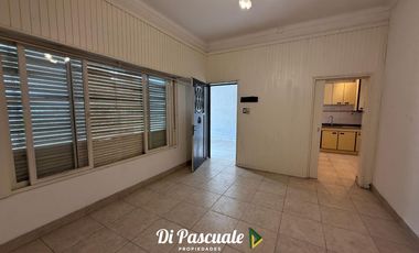 ALQUILER Casa 3 Ambientes Con Cochera y Patio- Moreno Sur