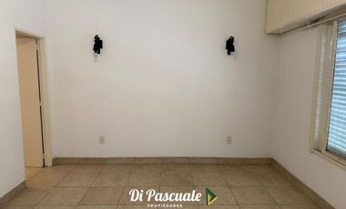 ALQUILER Casa 3 Ambientes Con Cochera y Patio- Moreno Sur