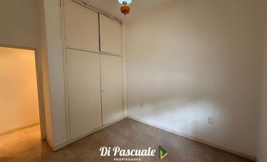 ALQUILER Casa 3 Ambientes Con Cochera y Patio- Moreno Sur