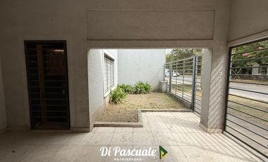 ALQUILER Casa 3 Ambientes Con Cochera y Patio- Moreno Sur