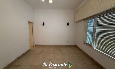 ALQUILER Casa 3 Ambientes Con Cochera y Patio- Moreno Sur